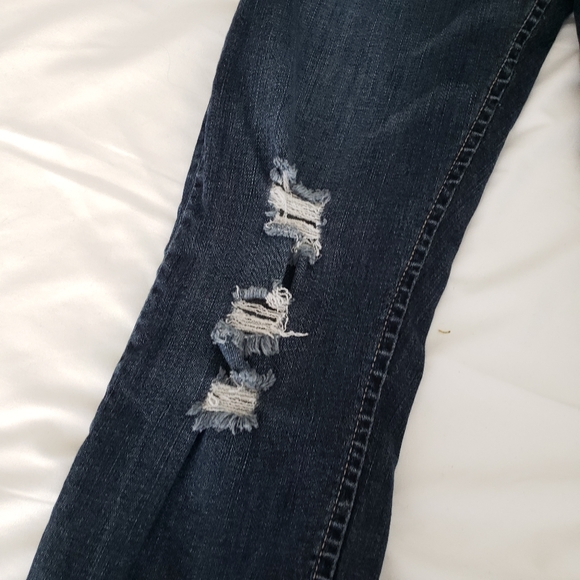 Levi's Girlfriend Distressed Jeans - Picture 5 of 8